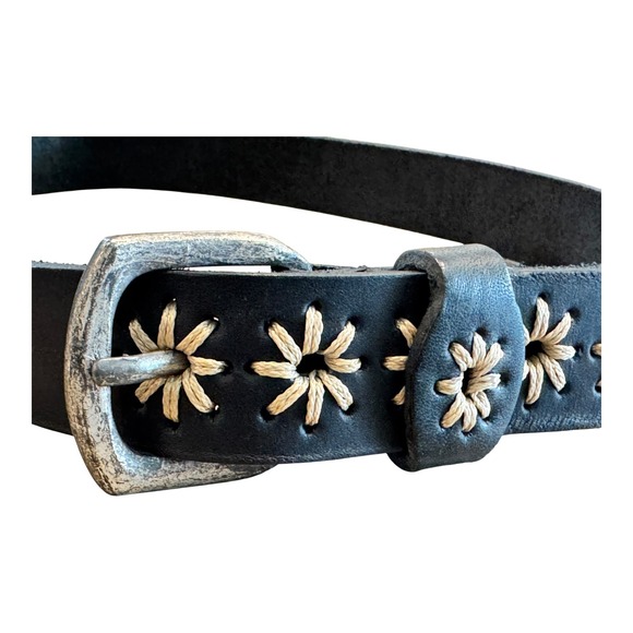 Guess Black Leather Belt with Floral Stitching and Silver Buckle Vintage Y2K - Picture 1 of 3